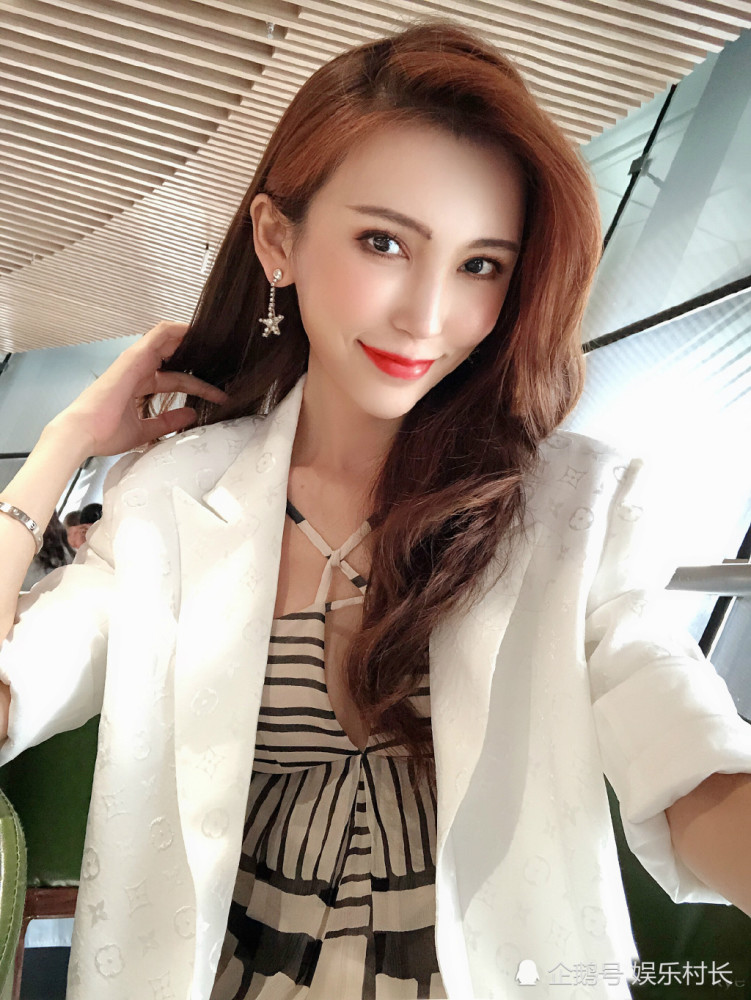 黄妍菲近照