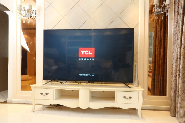 一台电视竟让父母如此快乐,tcl 75v2大屏电视究竟有何魔力?