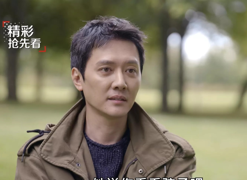 冯绍峰拍戏不愉快回家抱头大哭,赵丽颖旁观不安慰,只用一招让他止哭