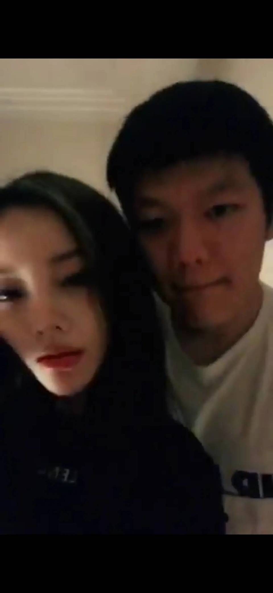 李小璐pgone亲密视频流出：璐出马脚，贾装不见，馨痛，网友瞎了