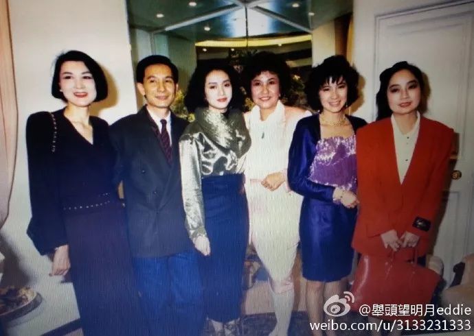 在刘培基家组的饭局,左一是刘娟娟,梁李少霞,邓光荣太太,王玉环,以及