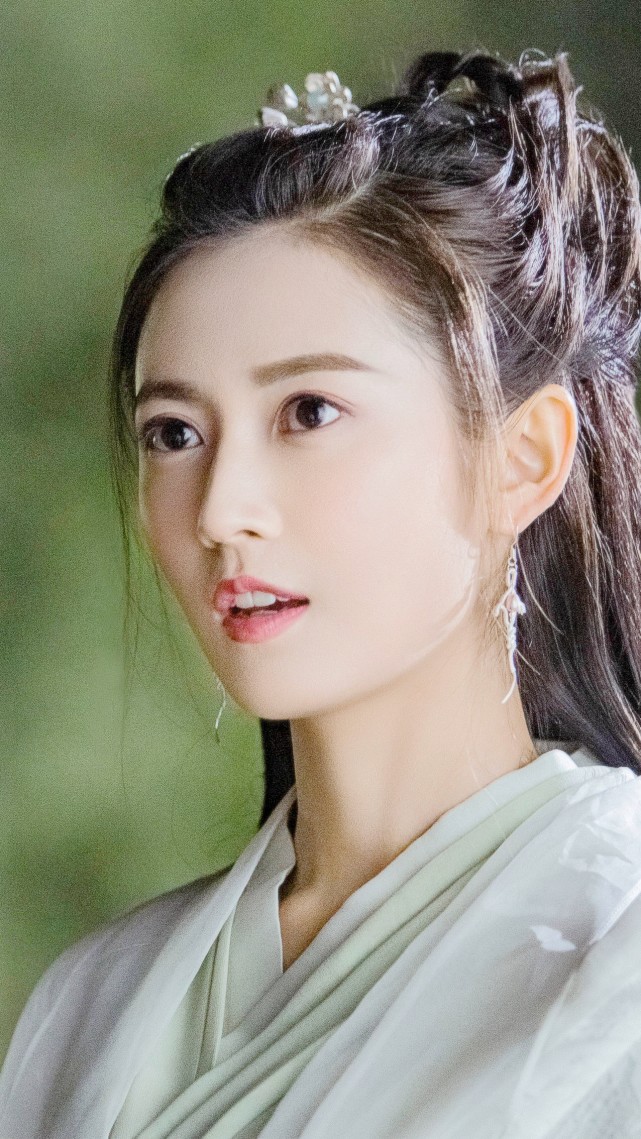 陈钰琪的"赵敏"剧照:眉眼有灵气,很是娇俏