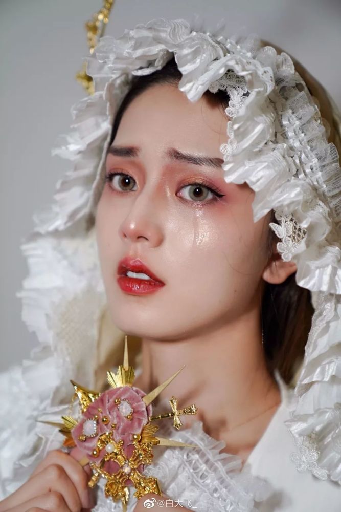 哭泣的圣母和鎏金巴洛克,这是听名字就想学的万圣妆容