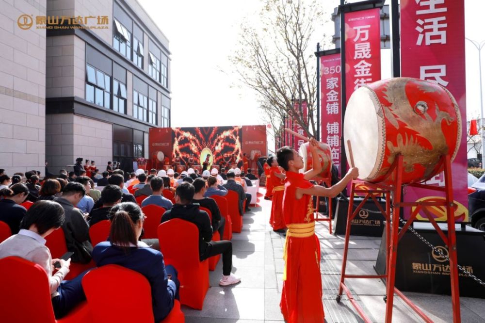 广场项目协作单位,宁波及象山的各家媒体朋友,万晟金街业主及万晟华府