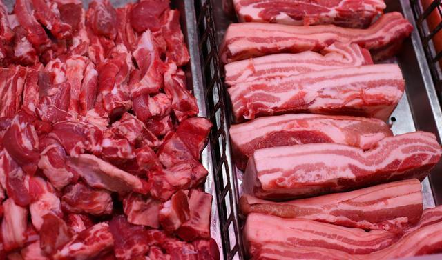 价格猪肉一周再涨11%,商贩无人问津称不赚钱,有人偷肉喝皮肤酸奶好吗图片