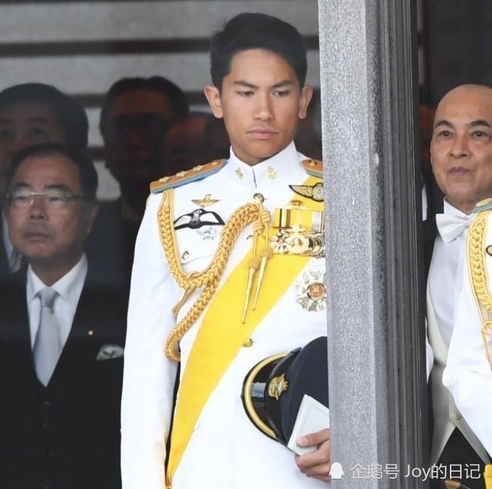 日本天皇即位式引人注目的帅哥王子
