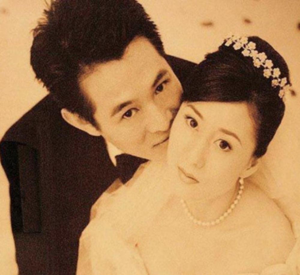 前妻的婚纱照_婚纱照图片室内