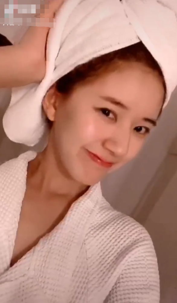 赵露思录卸妆视频卸妆后的颜值引起热议网友别浪费化妆品了