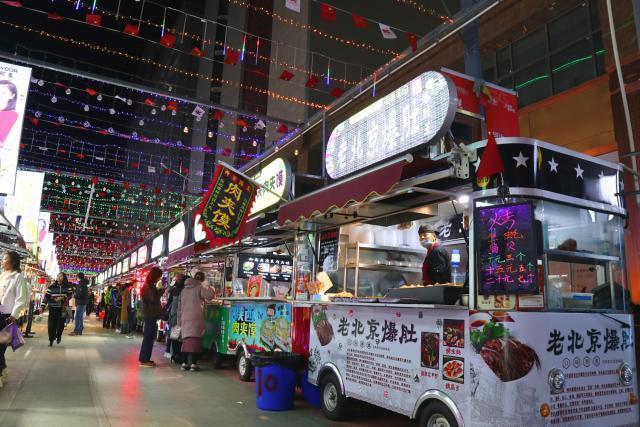银川最年轻的夜市,鼓楼尚街夜市,巧遇"陈翔六点半"的兄弟