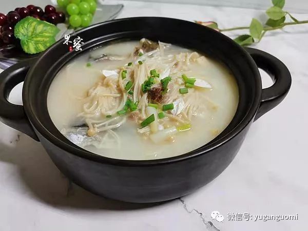 鱼头汤别总是加豆腐,换了这菌菇,鲜美营养,孩子超喜欢