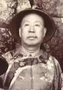 周莲对郑春发做的福州菜很是喜爱,对其高超的技艺十分赏识.