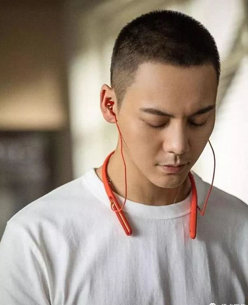 有种流行叫男明星剪寸头,躲过千玺陈伟霆,却被华晨宇圈粉了