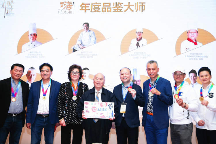 上世纪80年代,时任美国副总统的蒙代尔访问上海,周元昌苦心研制了一