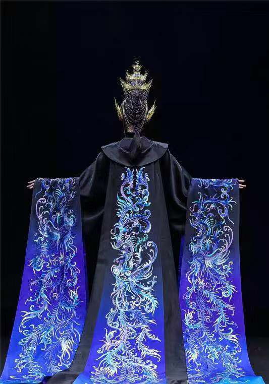 中国国际时装周潮流趋势:"山海经"元素演绎中国风