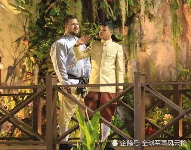 泰国王子提帮功14岁比国王还要威风,出名游玩,要侍卫