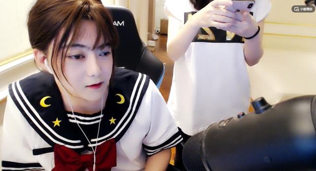 dota2:b神兑现女装承诺,这该死的甜美