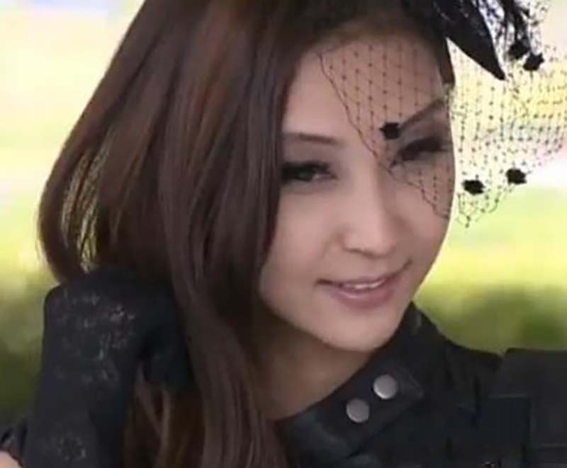 还记得《铠甲勇士》怪兽妮娜吗?当初都嫌她丑,如今清纯可人攀不起