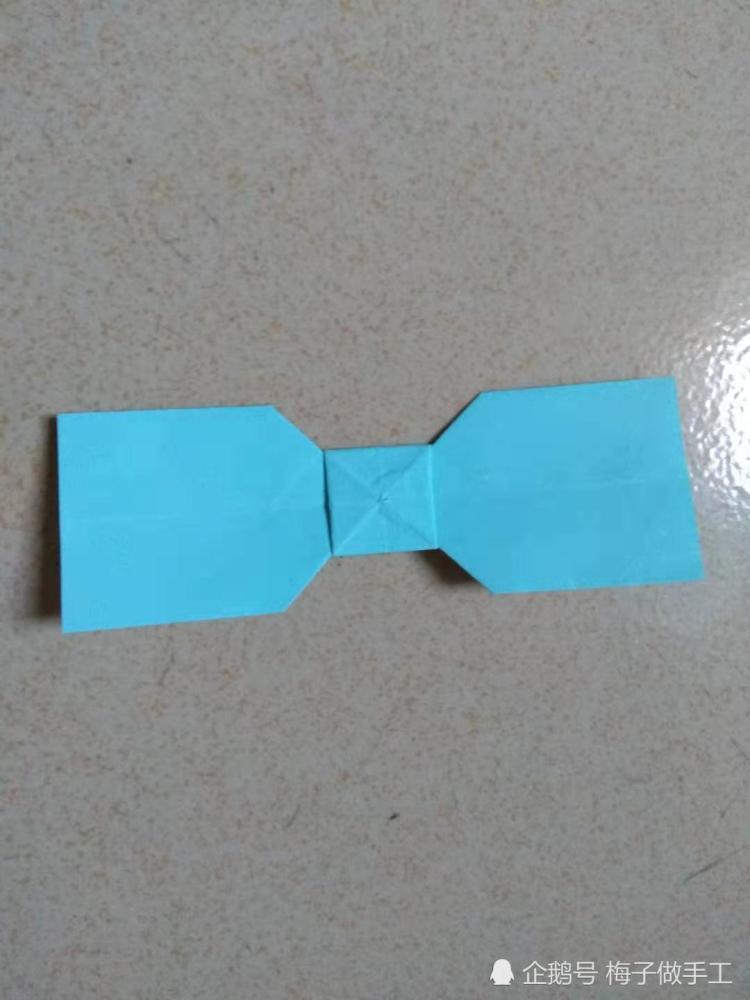 儿童手工折纸:礼服的领结怎么折?折法很简单,就是一个