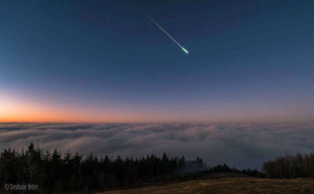 定好闹钟,ψ这几天,金牛座流星雨达到峰值,它的火流星