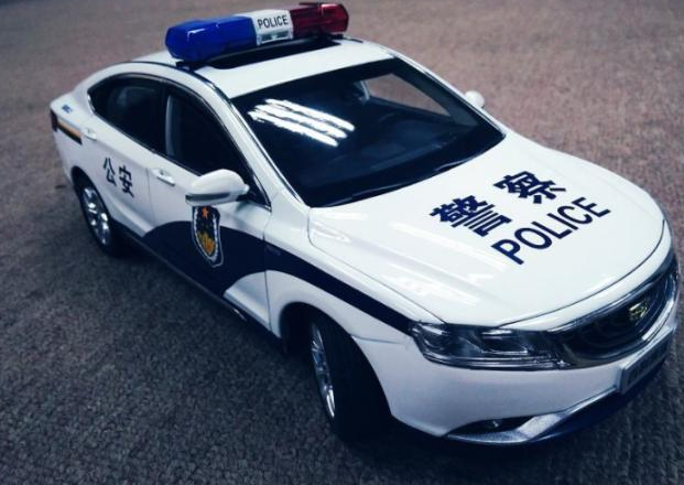 中国警车"改头换面",淘汰大众丰田,新车威武霸气,众人