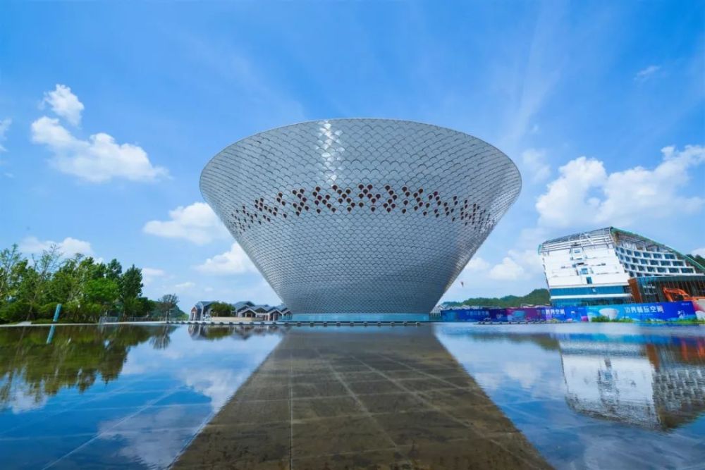 绿地昌南里经过多年的建设与筹备,工程建设已基本完成,标志性建筑"