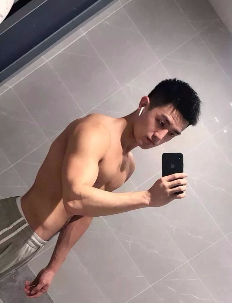 清华大学帅气肌肉学霸,这腰和背部肌肉线条好man
