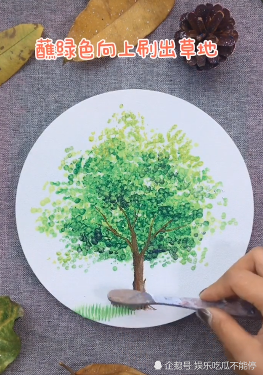 美术老师创意画大树,棉签和牙刷当道具,网友:亲子作业