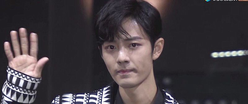 而在这场告别演唱会中无数观众都看到肖战哭了,这些天他嗓子发炎