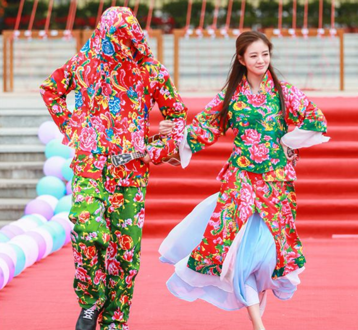 穿东北"花棉袄"的女星,巩俐小女人,安以轩时尚,只有她