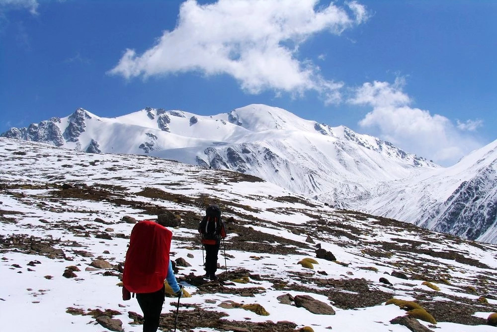 攀登岗什卡雪峰,海拔5254米,有信号也不开机不受任何影响