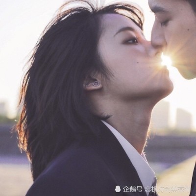 耳垂是每个男生最敏感的部位,同样也是女生最敏感的部位,所以说大家