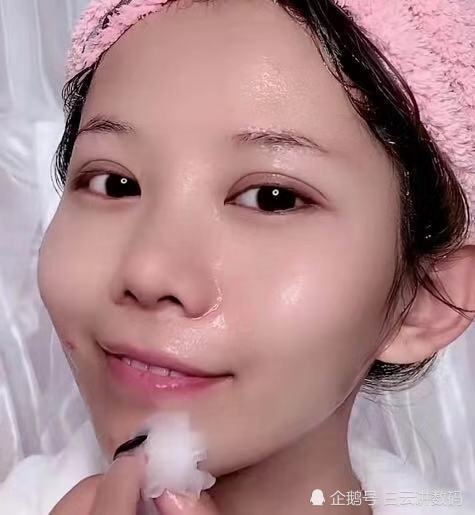 黑美女卸妆,以为是淡妆,看到卸妆后的颜值,这是什么鬼