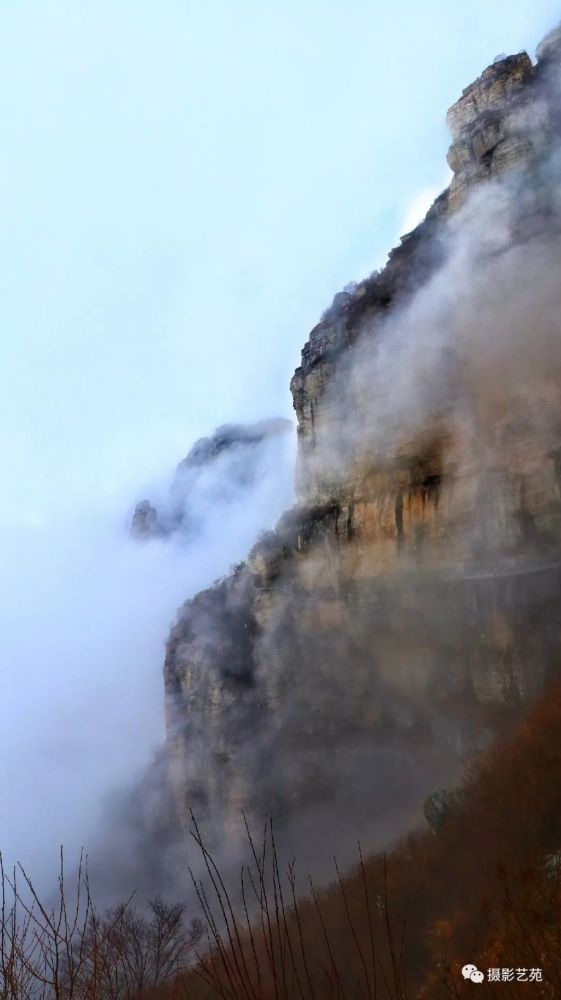 雾锁山头山锁雾 天连水尾水连天