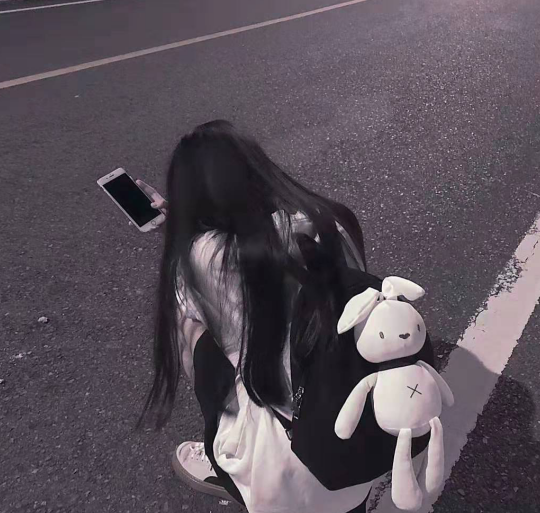 原宿风·至尊版·微丧女头:学会自立自强,世态炎凉世界并不善良