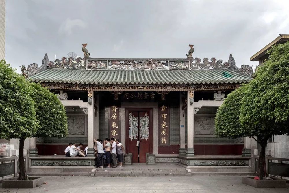 下沙村-黄思铭公世祠,及在廊下酣睡的人