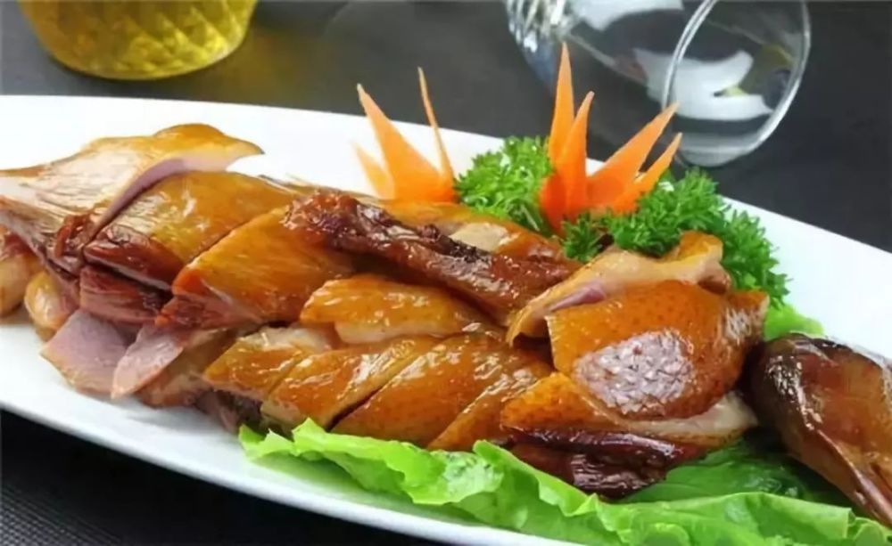 福建传统名菜,属闽菜系.福建尤溪"卜鸭"的生产,已有100多年的历史.