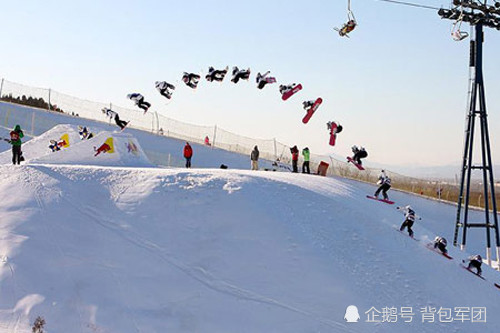 开放时间也比较短,放眼望去黛青色的山川之间,一条条滑雪跑道就犹如一