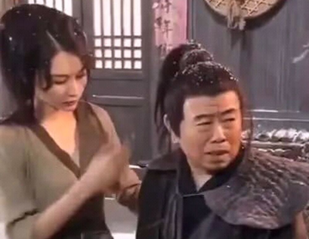 大郎除了武松和武大郎,潘金莲的定妆照也在网上流出,由于演员名气不大