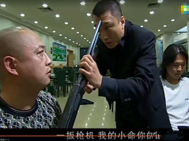 《征服》里刘华强整天东躲西藏的,哪来这么多钱养手下的小弟?