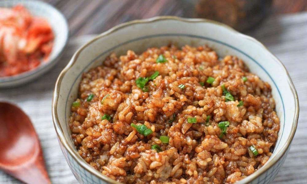 来看看中国和日本拌饭的差别,老干妈拌饭无敌!最后一个谁敢吃?
