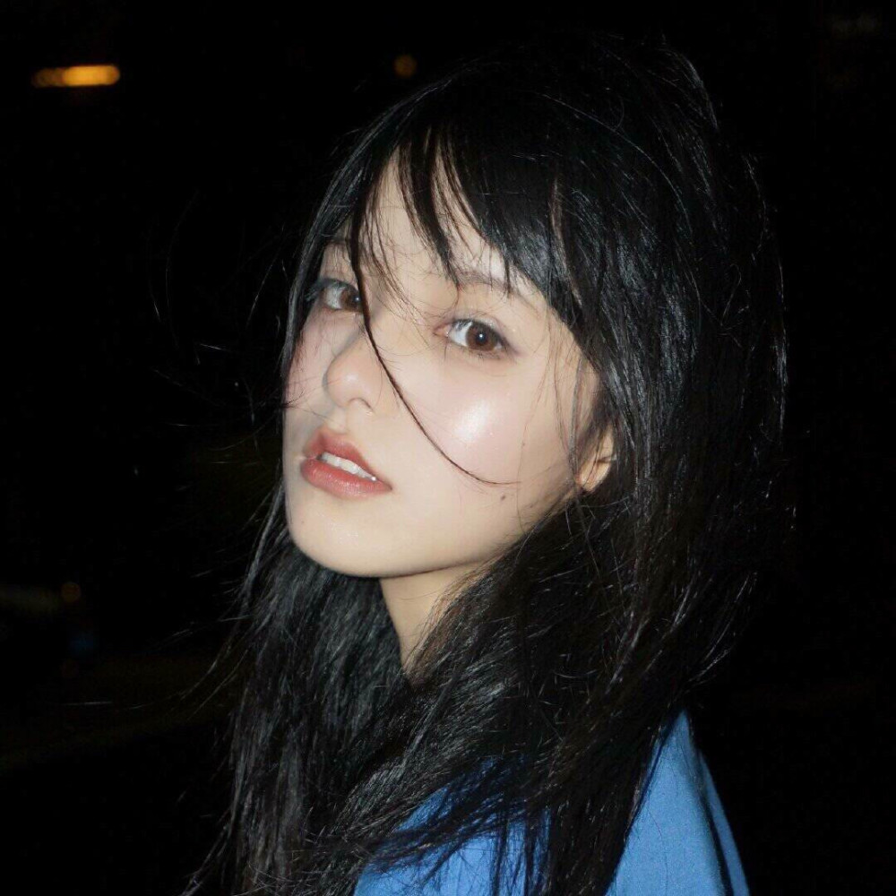 伤感女生头像:他不喜欢你,就算你温顺得像只猫,他都嫌