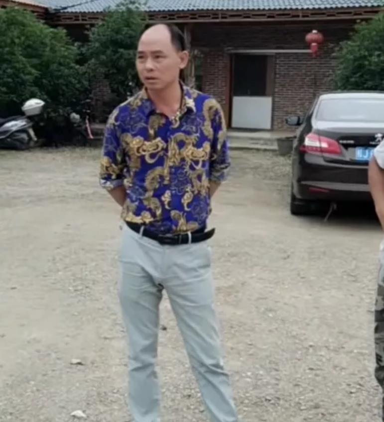 网红许华升成名后如何对待家人?当看到他父亲的座驾后