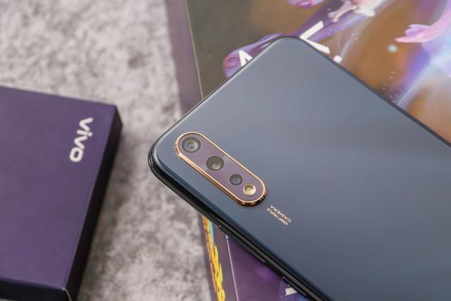 这款手机满满的回忆,vivo z5极速幻影版x梦幻西游礼盒赏析