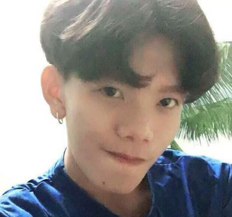 网红七鹤大人可算露正脸,真实颜值令人意外,网友:出门