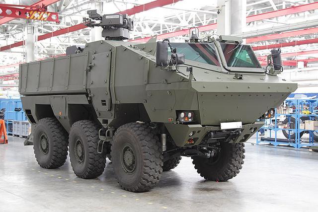拥有遥控武器塔和强化装甲防护的"台风"k kamaz-63969防地雷反伏击车