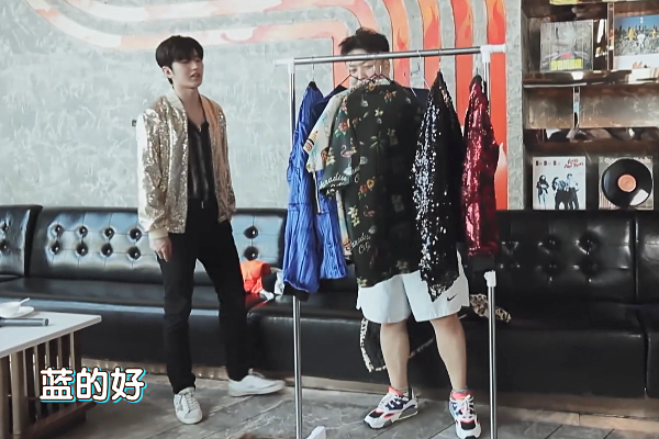蔡徐坤杜海涛穿同款衣服,看到两人"对比图"后,忍不住