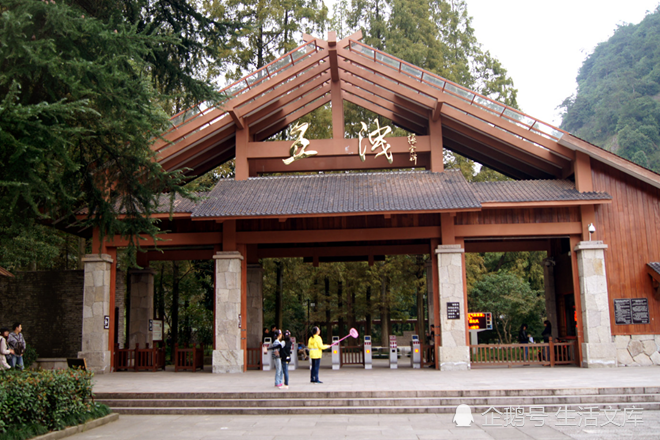 旅游景区的大门,为什么都离景点很远?看完明白其中"猫腻"