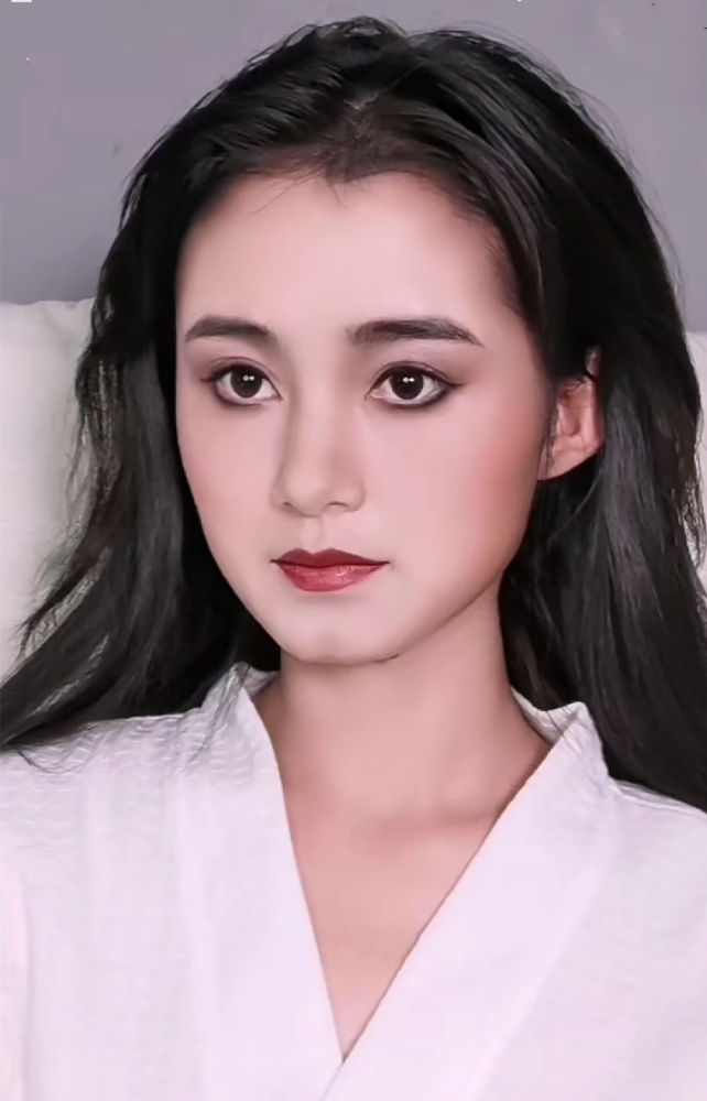 美妆博主仿妆"林青霞",第一眼:别毁我女神,成品:见过东方教主!