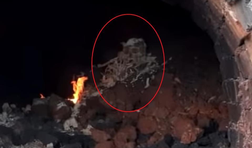 工人意外坠落1200度煤炉,瞬间冒起黑烟最后只剩一堆白骨