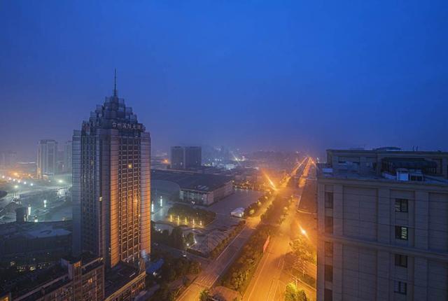 湖州市gdp国内排名_湖州月亮广场夜景